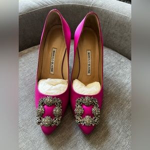 Authentic Manolo Blahnik Hangisi Crystal pump